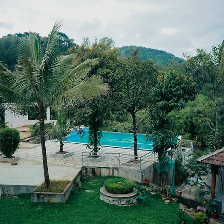 Hotel Coorggavadana Madikeri Zewnętrze zdjęcie